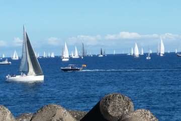 Un día espléndido despide a su paso por la costa Telde a los tripulantes de la Regata ARC (Foto Jesús Ruiz Mesa y Miguel Santana)